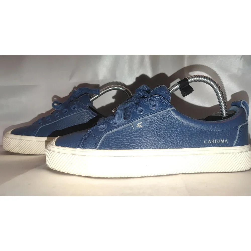 Cariuma OCA Pebbled Leather Sneaker in Marine Blue Size 8